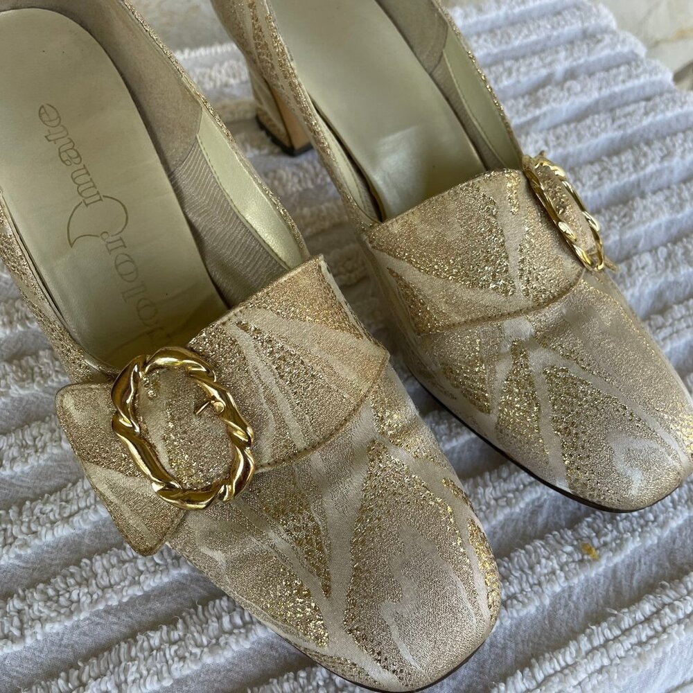 vintage buckle beige gold pump size 6.5 GOREGOUS